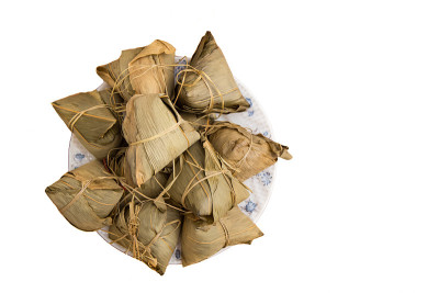 一束传统端午节粽子孤立在w