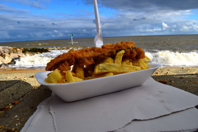 英国海边鱼和薯条食物海滩海岸