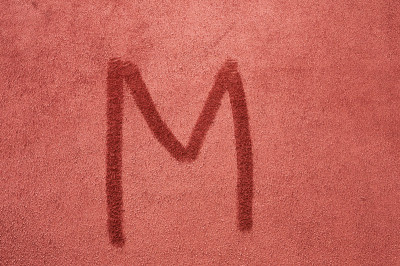 字母M