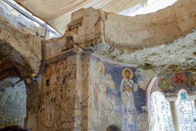 圣尼古拉斯教堂的建筑在土耳其，德姆雷。寺庙的墙壁、柱子和壁画。