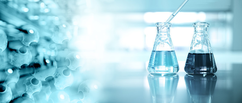 两个玻璃烧瓶与滴管和分子化学蓝色科学实验室背景
