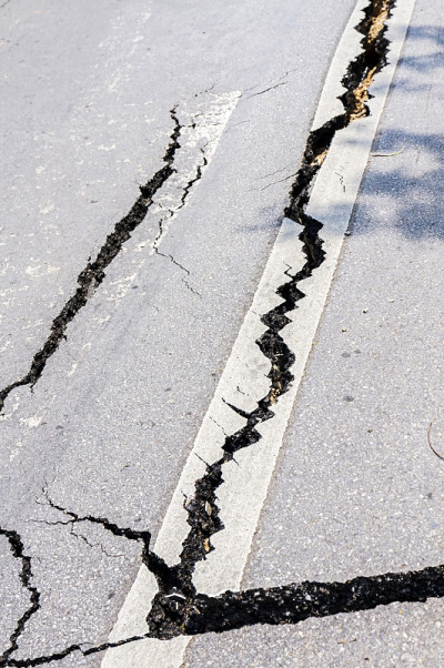 受损的道路