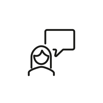 女性用户与语音气泡图标
