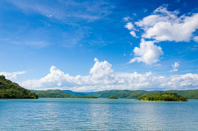 湖松阔，风景优美，有热带森林，大la