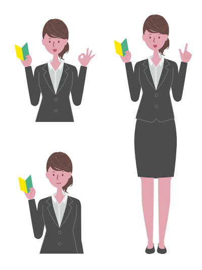 一个穿着黑西装，带着初学痕迹的女人