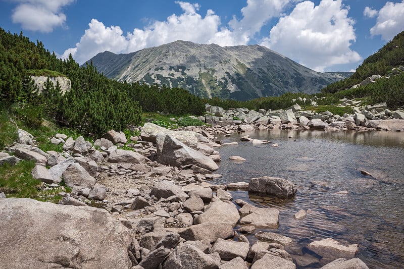 托多尔卡峰和上穆拉托沃湖景观，皮林山