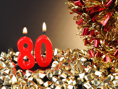 生日纪念日蜡烛显示80号
