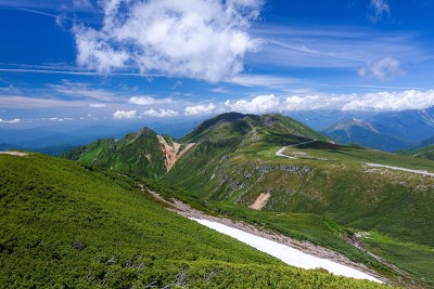 日本岐阜县茂茂山的夏日美景