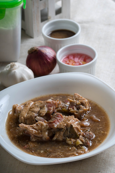 五花肉炖肝和醋酱也被称为lechon paksiw