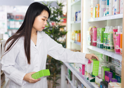 药学领域的中国女性药剂师