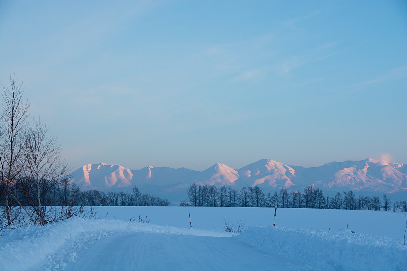 雪山取日落。在十山脉