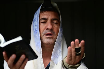 成年犹太男人付钱