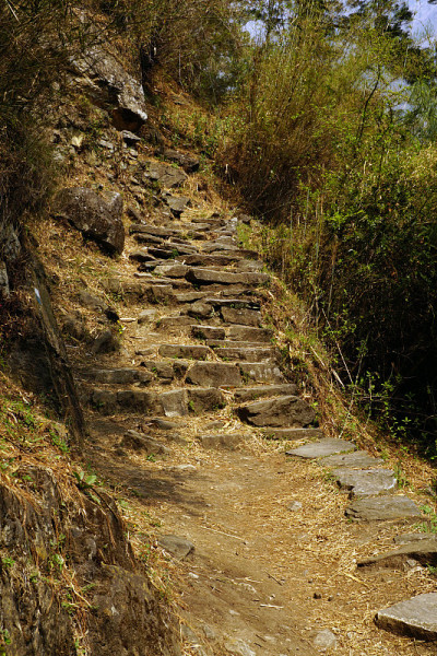 踏上尼泊尔的山路