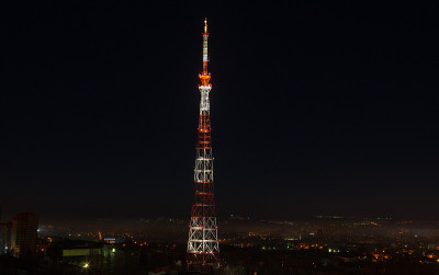 有电视塔的夜景