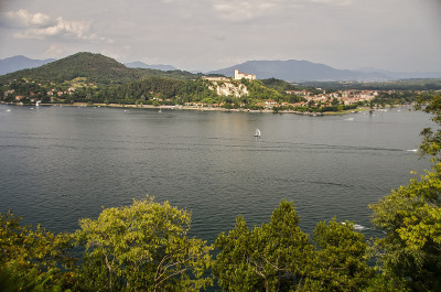 Lake更大