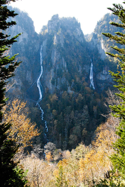 gina Falls and Ryusei Falls in Autumn, Sounkyo，北