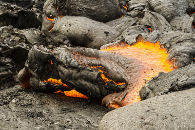 托尔巴基克火山附近的熔岩