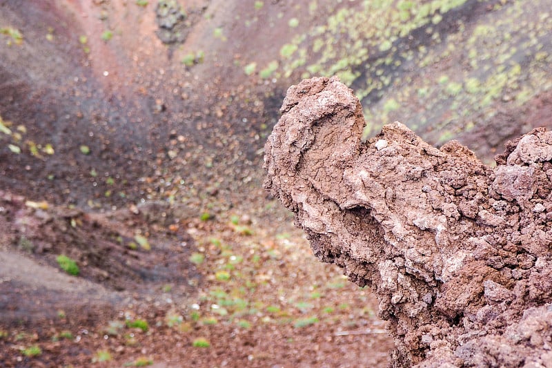 西西里岛埃特纳火山喷发的冰冻熔岩