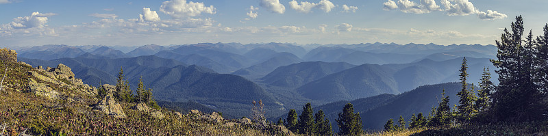 山地景观与山谷。