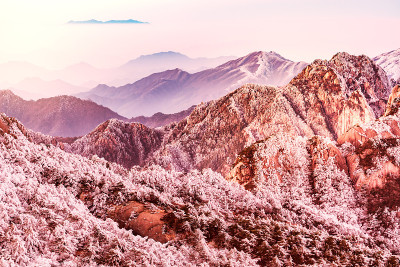 黄山国家公园的日出景观。