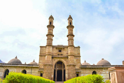 Champaner-Pavagadh考古公园位于印度古吉拉特邦的Panchmahal区，被联合国教科