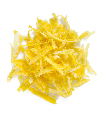 柠檬皮孤立在白色