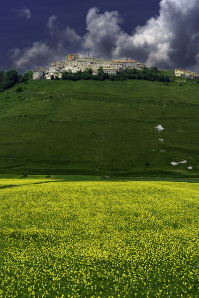Castelluccio大钢琴，山川和乡村景观