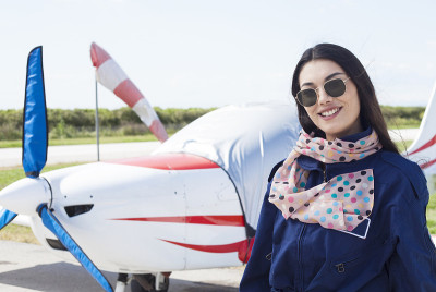 美女，轻型航空公司的飞行员