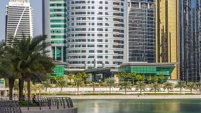 阿联酋迪拜朱美拉湖塔上的住宅建筑随着时间的推移而逐渐消失