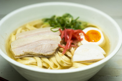 冲绳荞麦面当地美食/冲绳县