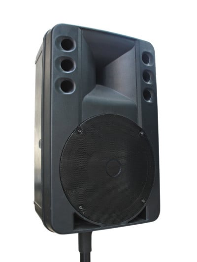 老强有力的协奏曲音频扬声器隔离在白色