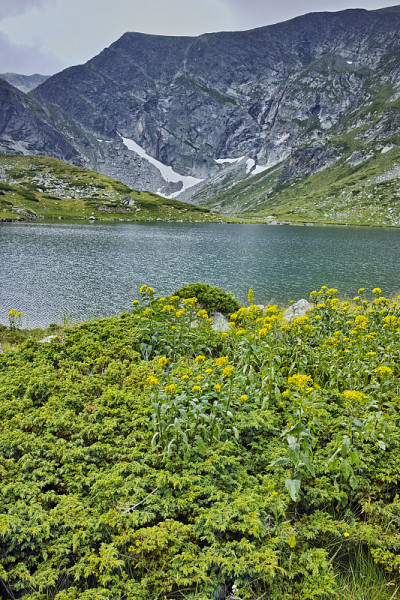 令人惊叹的风景双湖，七瑞拉湖