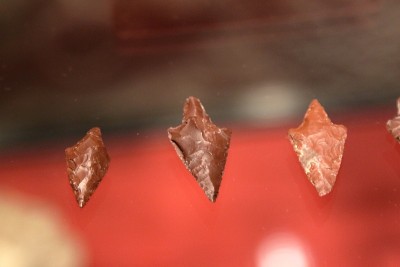 公元前3000年用燧石制成的箭头
