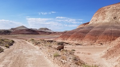 跨越彩色的Palesol沙漠景观