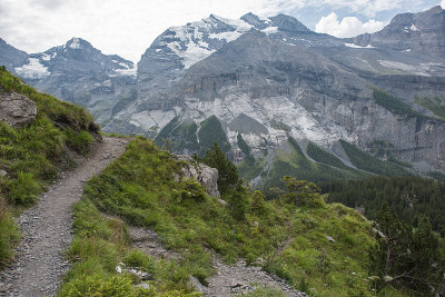 瑞士kandersteg附近的徒步旅行路线