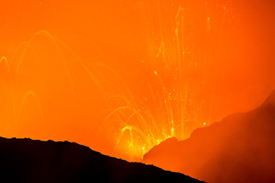 Yasur火山喷发