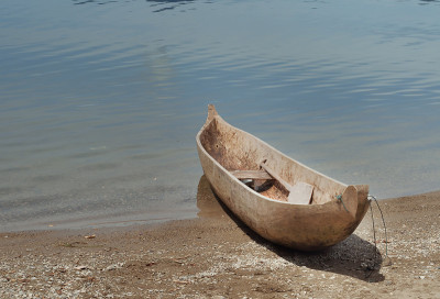 Maninjau湖(Danau Maninjau)的渔船