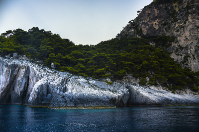 海上的岩石