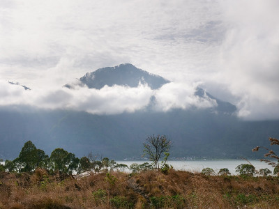 火山口的湖泊。巴厘岛,巴都尔