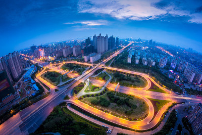 现代城市，繁忙的立交桥