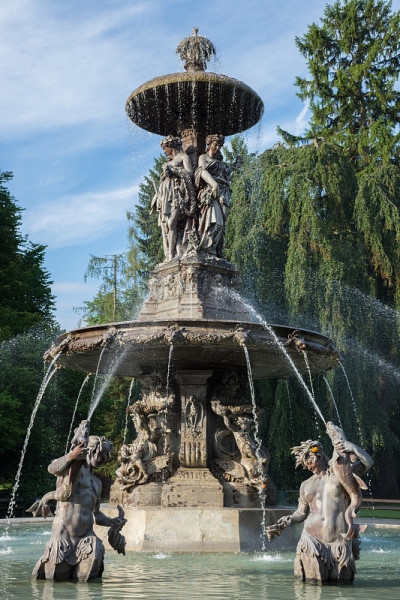 喷泉在城市公园Stadtpark，格拉茨，奥地利。