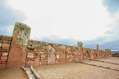 玻利维亚西部Tiwanaku (Tiahuanaco)考古遗址的石墙。