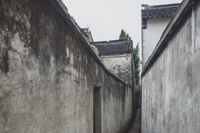 中国同里古城狭窄的小巷