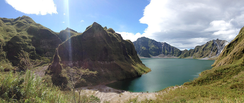 Pinatubo火山口湖，赞巴雷山脉，菲律宾