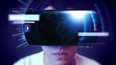 帅气的年轻人戴着VR头戴体验虚拟现实。