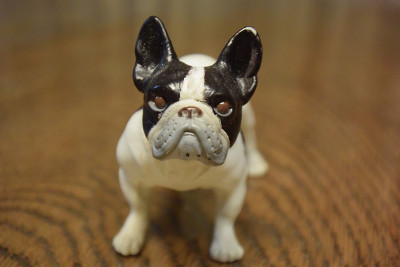 法国斗牛犬小雕像