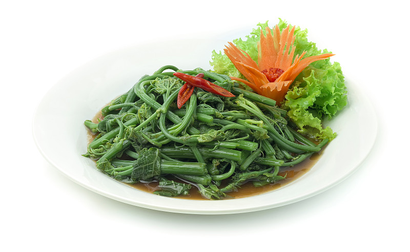蚝油炒茶叶装饰胡萝卜和蔬菜