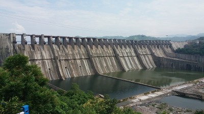 Sardar Sarovar大坝，这是印度古吉拉特邦纳尔马达河上的大型灌溉和水电多用途大坝