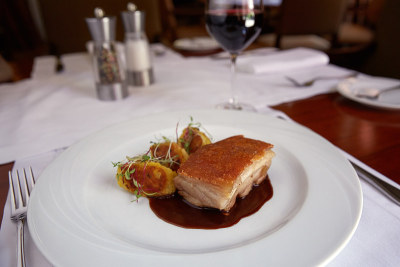 传统秘鲁餐Chicharron de Panceta de Cerdo