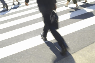 在人行横道上的商人